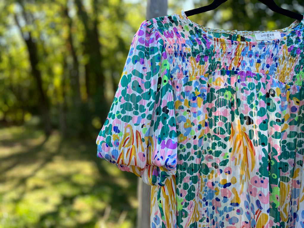 Colorful UMGEE Top w/ short sleeves