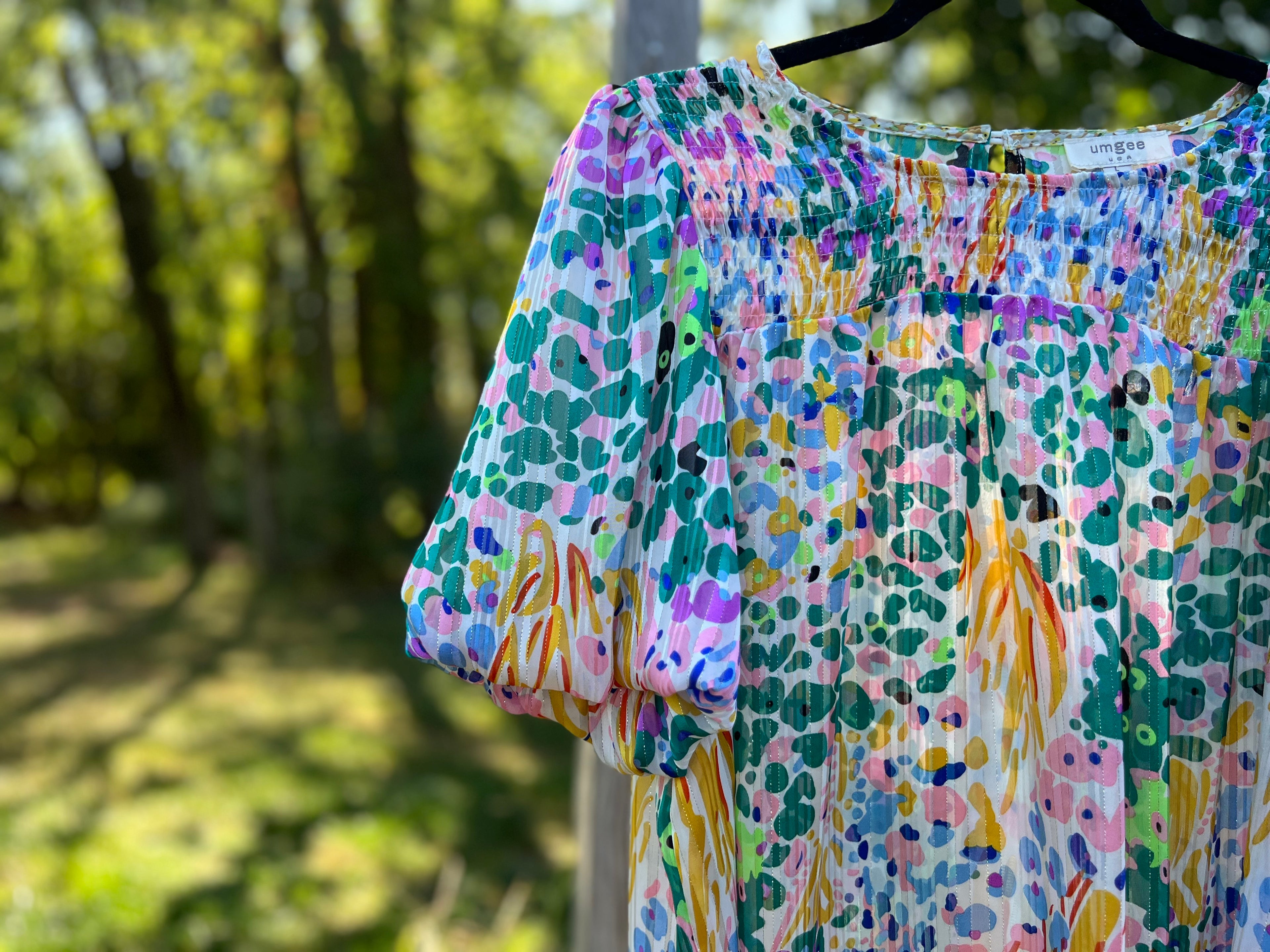 Colorful UMGEE Top w/ short sleeves